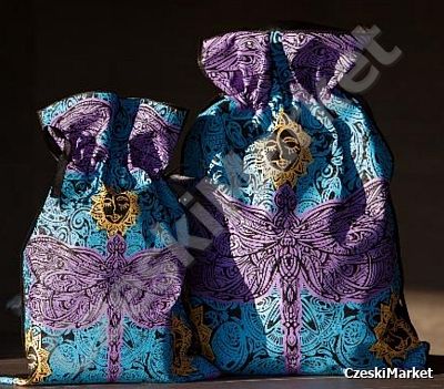 Piękny materiałowy worek prezentowy 30/45 cm - fioletowa ważka, niebieskie tło, złote słońce