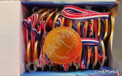 Taniej Pudełko 24 x Duży medal czekoladowy 7,5 cm ze wstążką - pierwsze miejsce, I miejsce