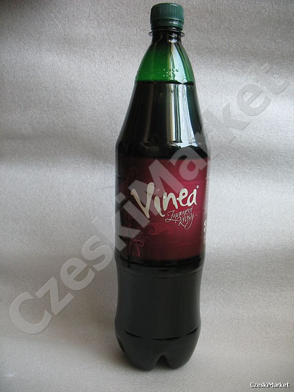 Vinea 1,5L czerwona – niealkoholowy napój gazowany, wykonany na bazie winogron