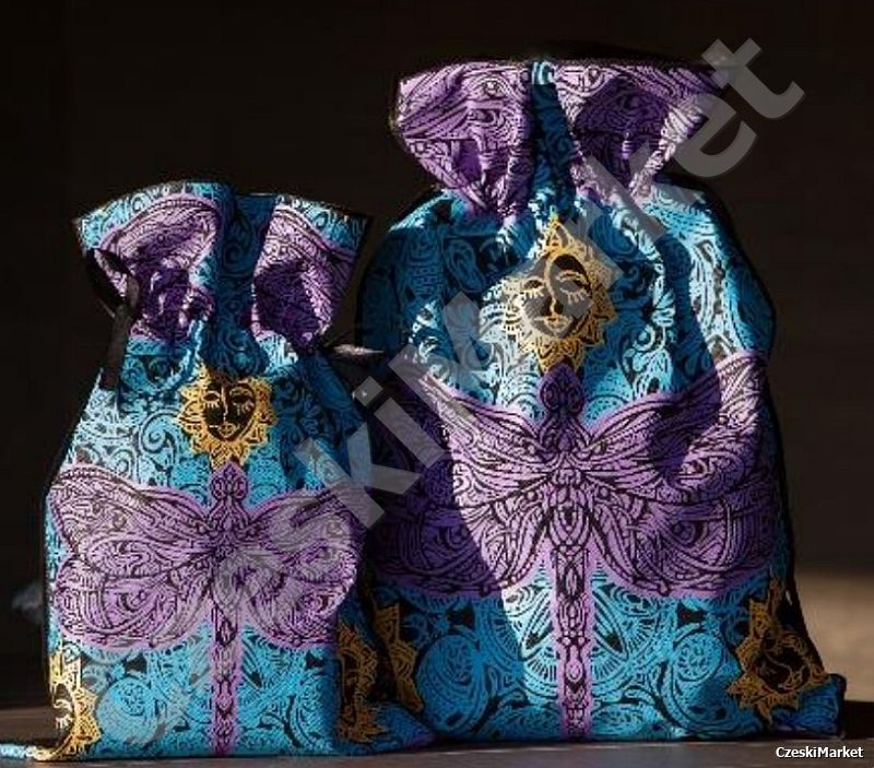 Piękny materiałowy worek upominkowy 40/56 cm - fioletowa ważka, niebieskie tło, złote słońce